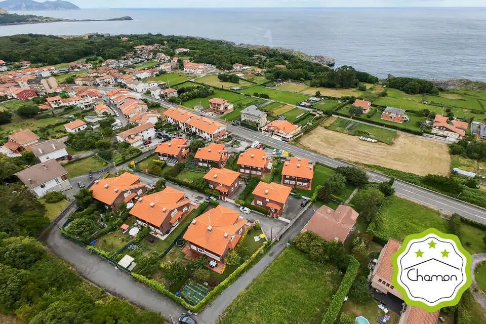 Exterior view of Houses for sale in Castro-Urdiales  with Heating and Furnished