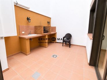 Casa amb balcó en venda a Carrer de Santa Gemma
