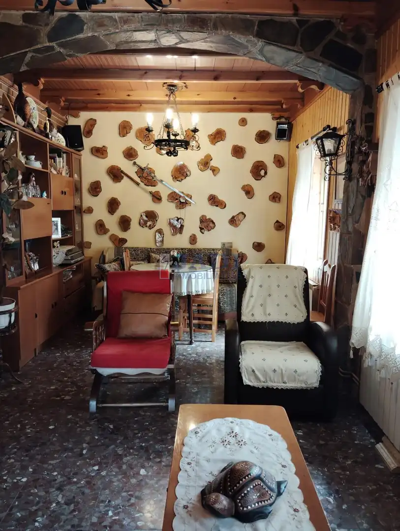 Sala d'estar de Casa o xalet en venda en Almuradiel amb Calefacció, Traster i Moblat