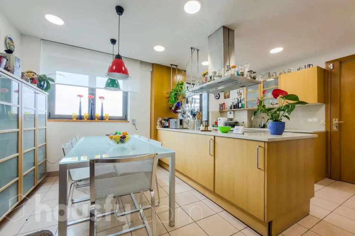Cocina de Piso en venta en Barcelona con Aire acondicionado, Calefacción y Jardín privado