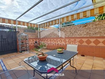 Casa a schiera in vendita a Caballero Bonald - San José Obrero - Guadalcacín