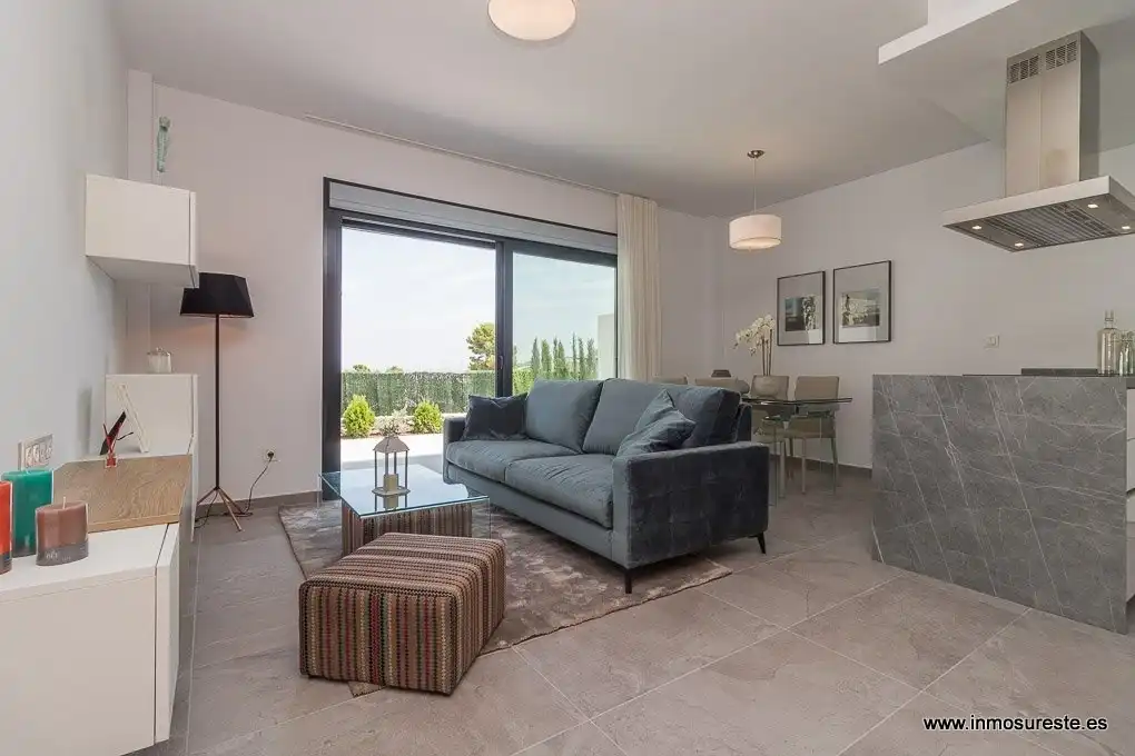 Sala d'estar de Apartament en venda en Torrevieja amb Jardí privat, Terrassa i Piscina comunitària