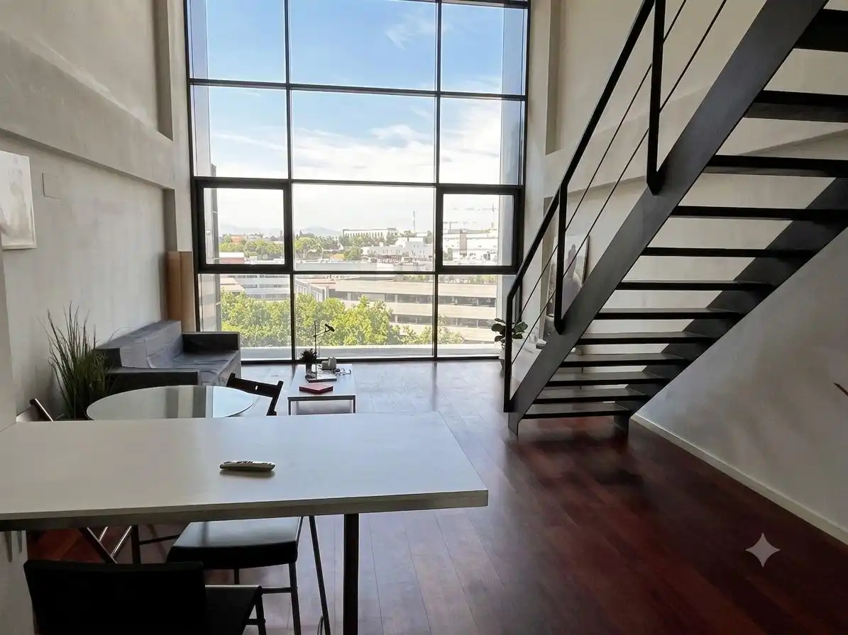 Sala de estar de Dúplex en venta en San Sebastián de los Reyes con Aire acondicionado, Calefacción y Piscina comunitaria
