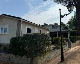 Vista exterior de Casa o xalet en venda en Tordera amb Jardí privat, Parquet i Terrassa