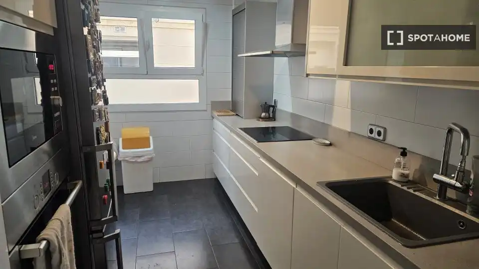 Cuina de Pis per a compartir en Sant Cugat del Vallès amb Aire condicionat, Terrassa i Moblat