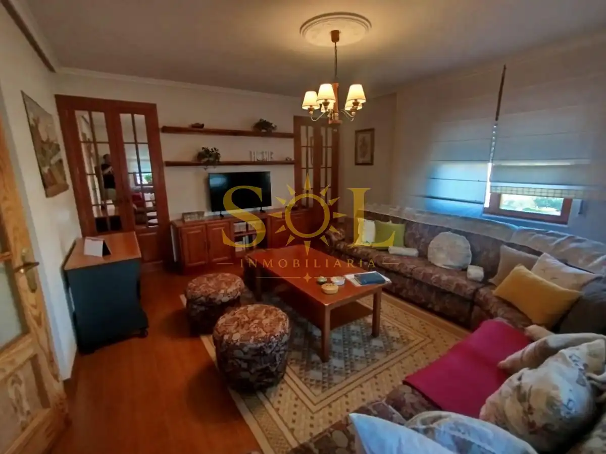 Sala de estar de Casa o chalet en venta en Carrocera con Calefacción, Jardín privado y Terraza