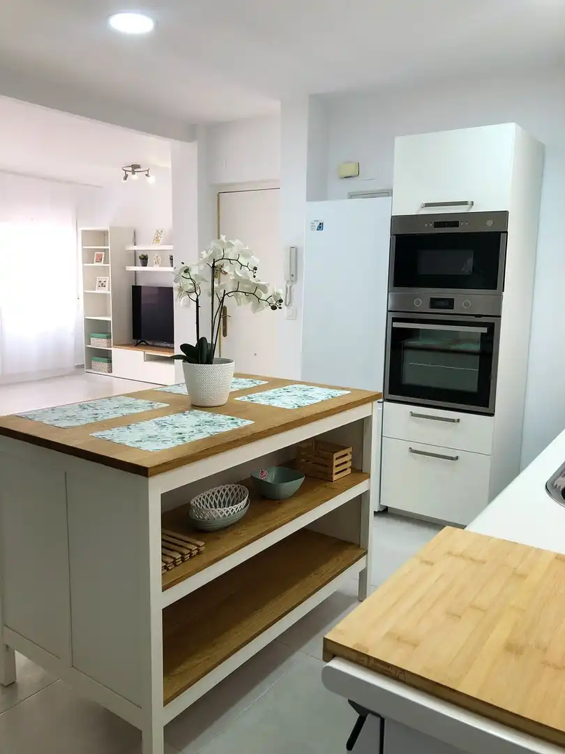 Cuina de Apartament de lloguer en Santa Pola amb Aire condicionat, Calefacció i Terrassa