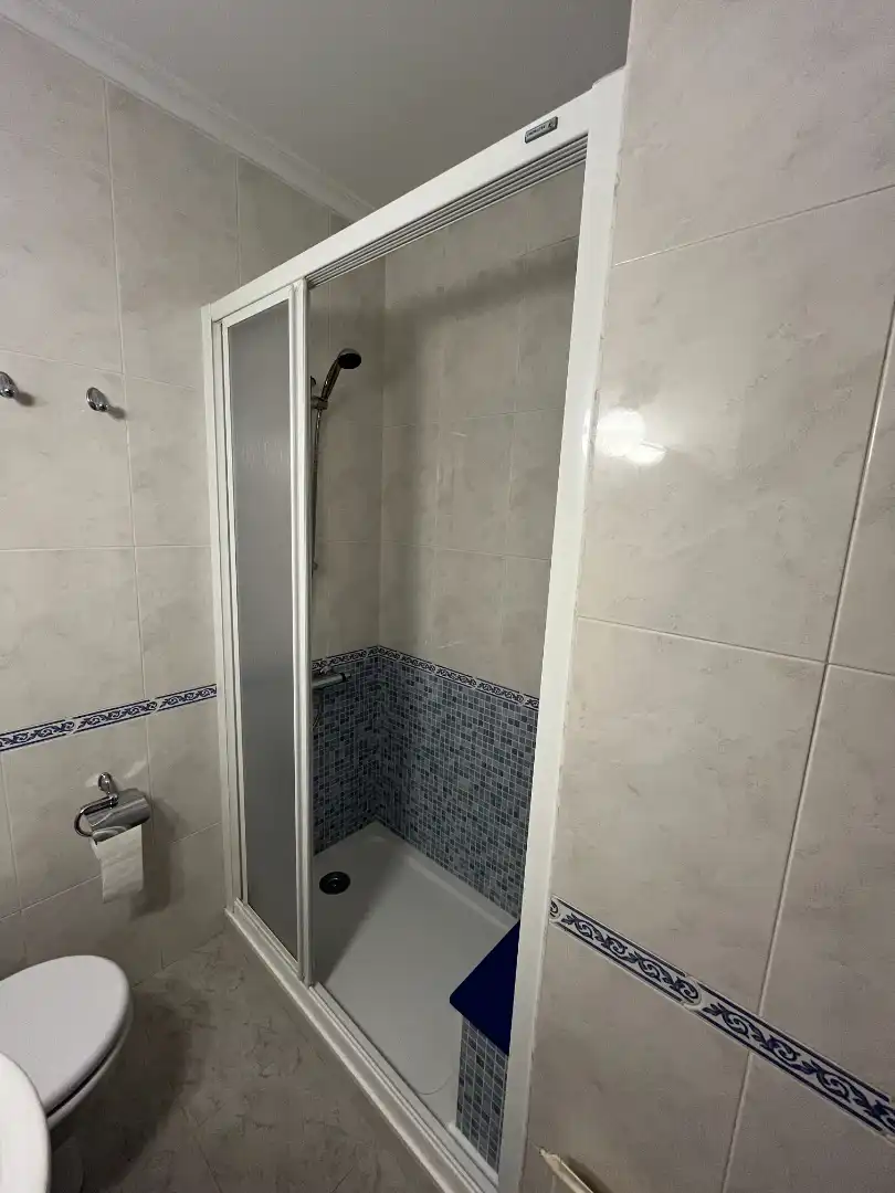 Badezimmer von Wohnung zur Miete in Ferrol mit Heizung, Möbliert und Ofen