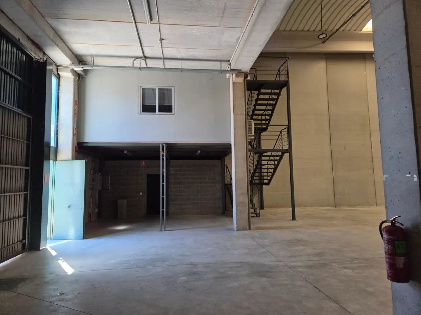 Nave industrial de alquiler en Cervelló con Calefacción y Alarma