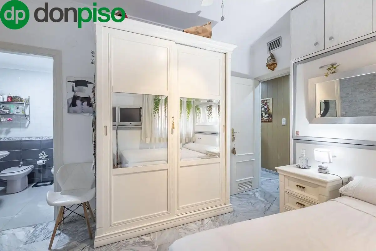 Schlafzimmer von Wohnung zum Verkauf in Granada mit Klimaanlage und Terrasse