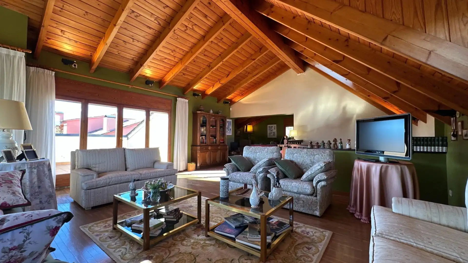 Living room of Houses for sale in Sant Cugat del Vallès  with Heating, Private garden and Parquet flooring