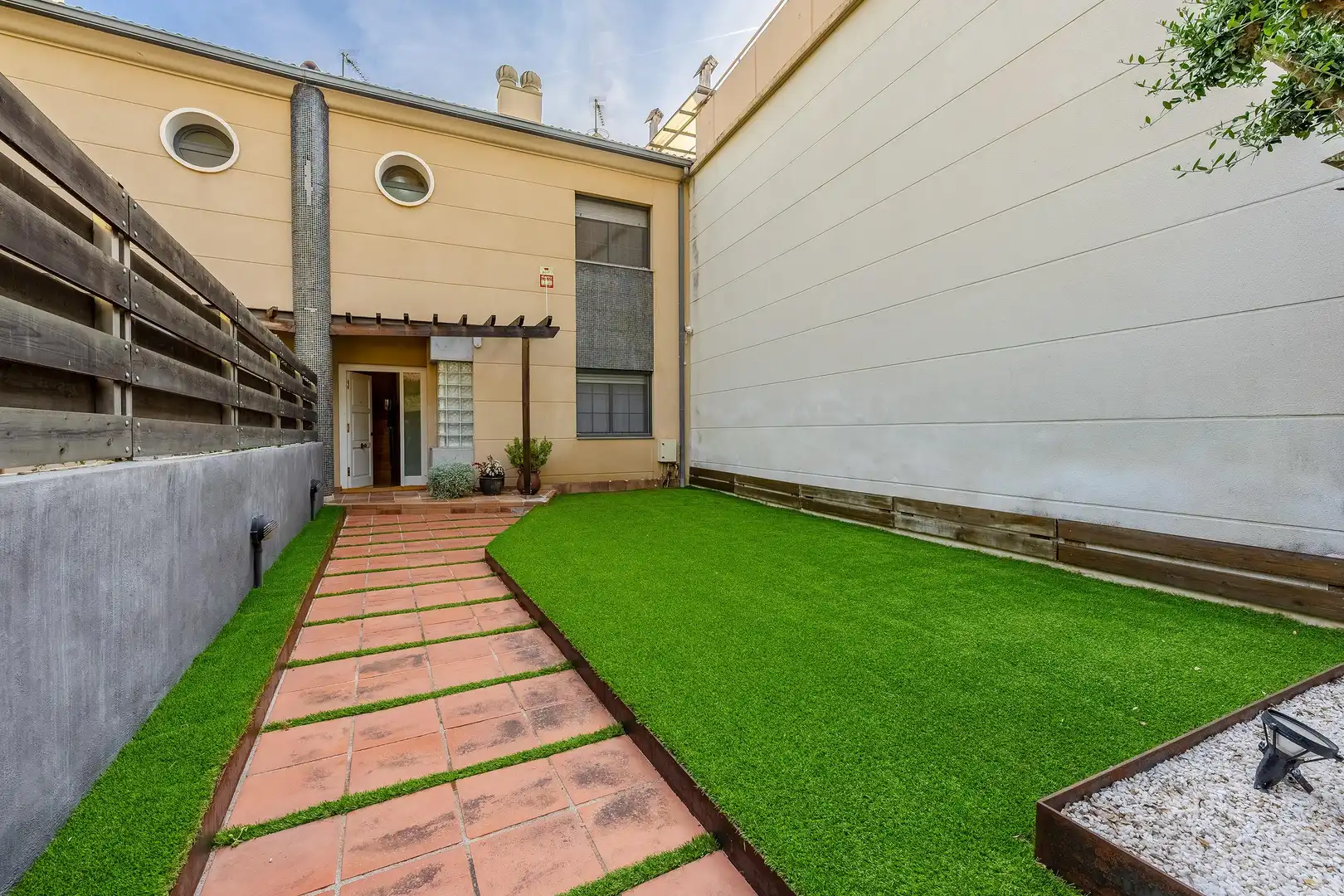 Vista exterior de Casa o chalet en venta en Vallirana con Aire acondicionado, Calefacción y Jardín privado