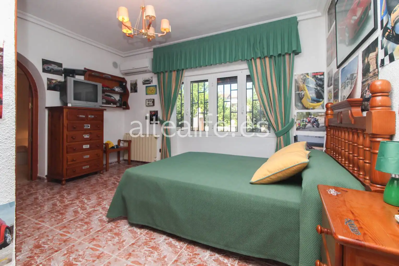 Habitación de Casa o chalet en venta en L'Alfàs del Pi con Aire acondicionado, Calefacción y Jardín privado