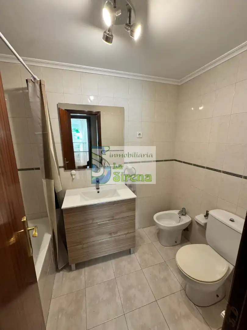 Baño de Piso de alquiler en Castro-Urdiales con Calefacción, Amueblado y Horno