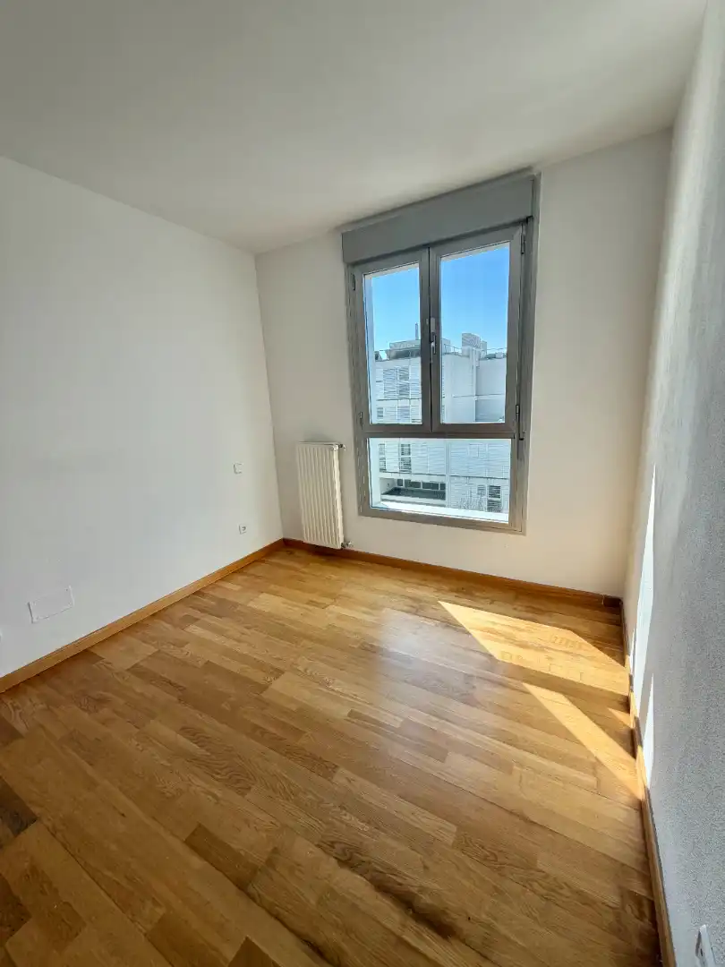Habitación de Piso en venta en Madrid con Calefacción y Trastero