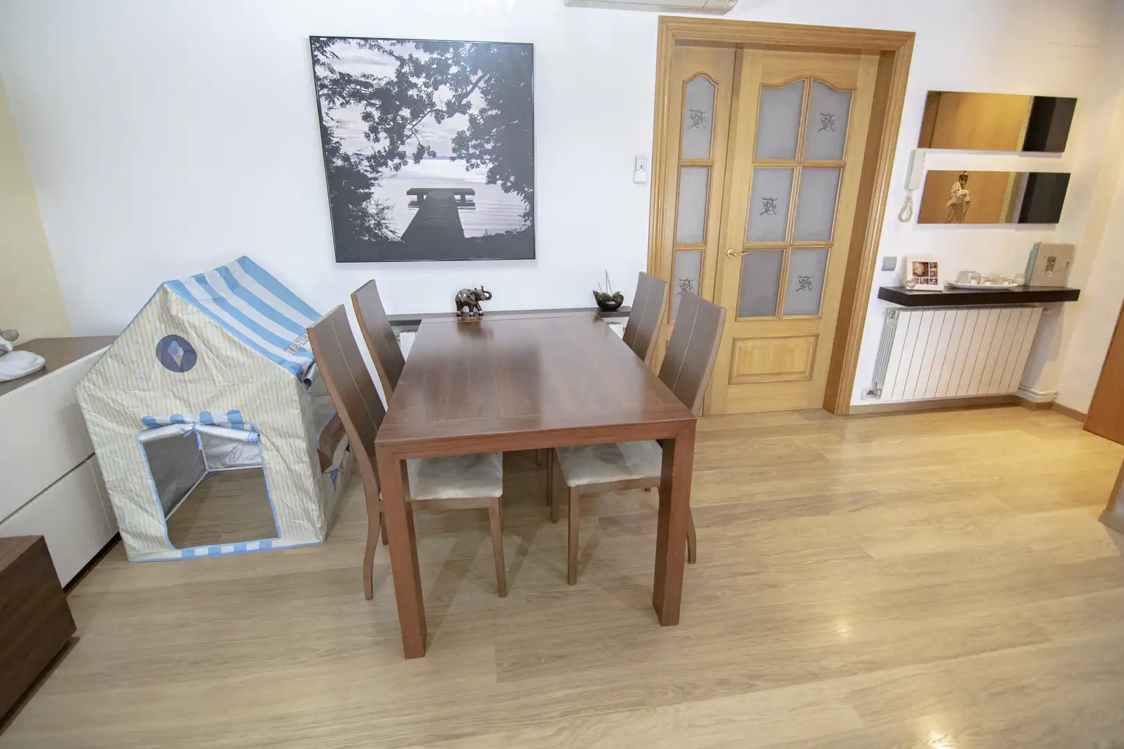 Dining room of Houses for sale in  Barcelona Capital  with Air Conditioner, Heating and Parquet flooring