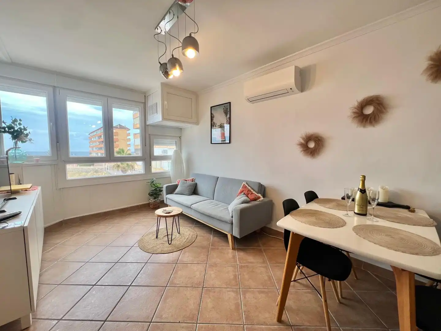 Sala d'estar de Apartament de lloguer en Torrevieja amb Aire condicionat, Calefacció i Moblat