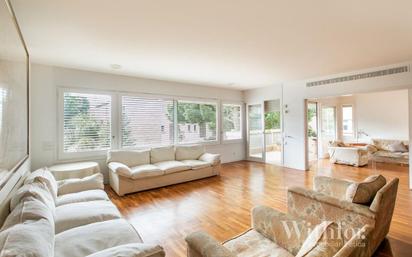 Sala d'estar de Apartament en venda en  Barcelona Capital amb Aire condicionat, Calefacció i Jardí privat