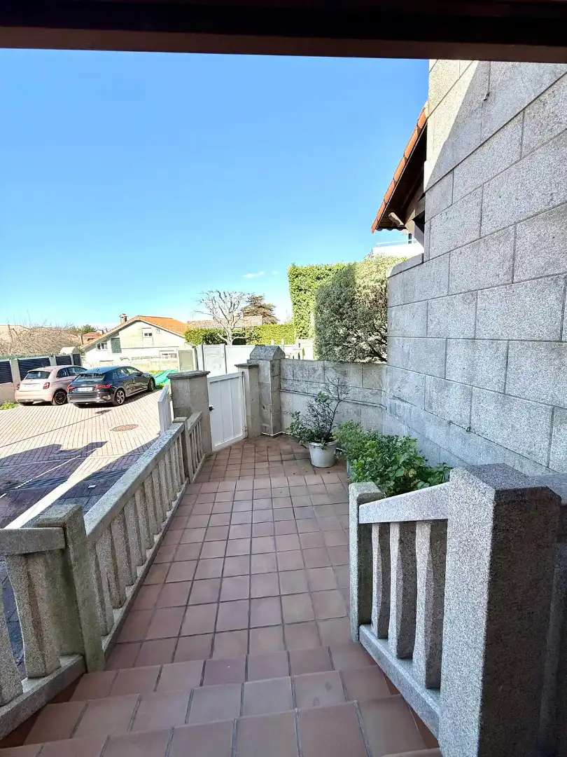 Jardí de Casa adosada en venda en Vigo  amb Calefacció, Jardí privat i Parquet