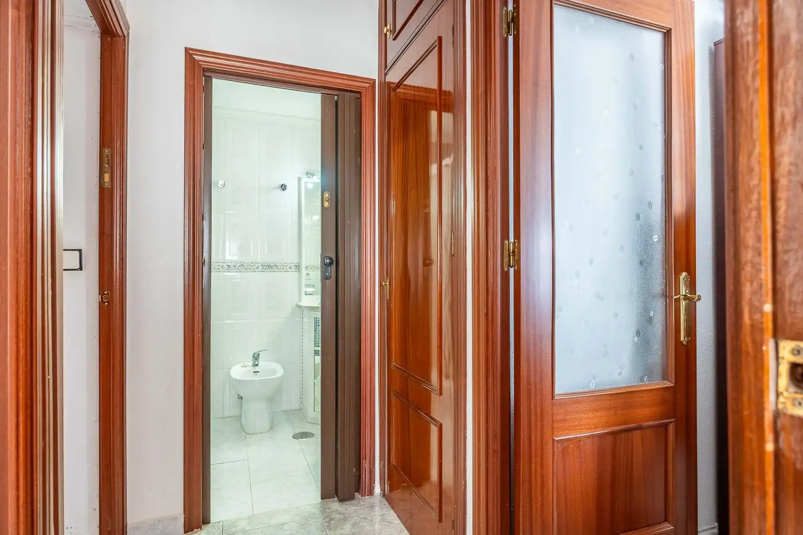 Bathroom of Flat for sale in Sevilla  with Air Conditioner, Terrace and Storage room