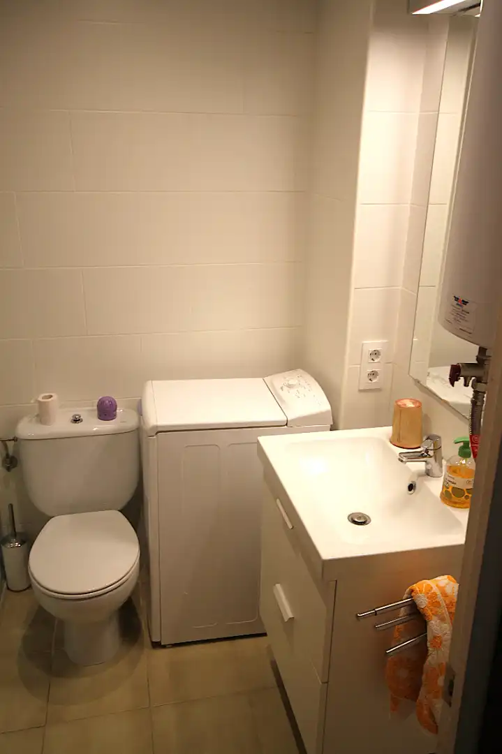 Badezimmer von Wohnungen zum Verkauf in L'Escala mit Terrasse, Möbliert und Waschmaschine