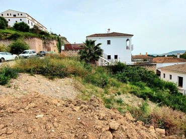 Terreno residencial en venta en Avenida del Pinsapar 42