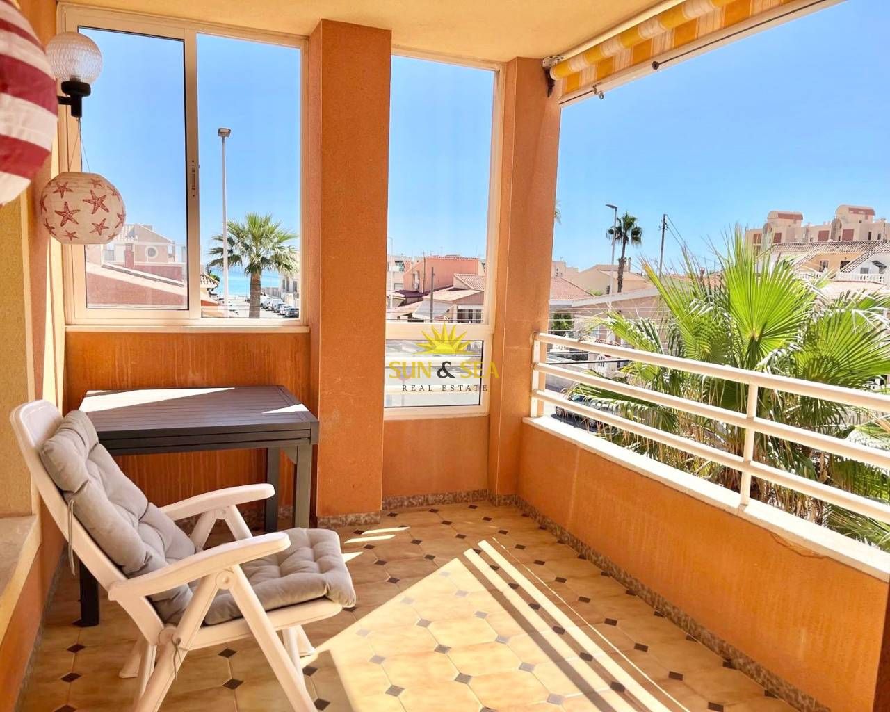 Vista exterior de Apartament de lloguer en Torrevieja amb Calefacció, Terrassa i Moblat