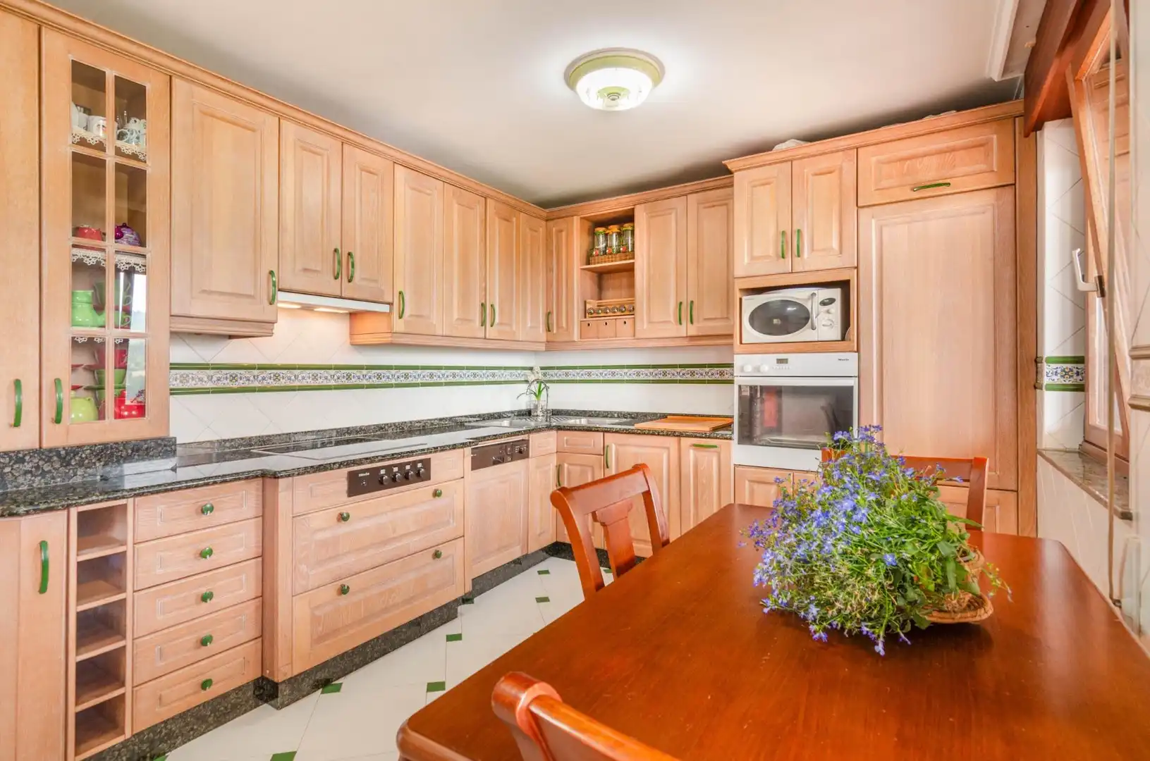 Cocina de Casa o chalet en venta en Pravia con Calefacción, Jardín privado y Parquet