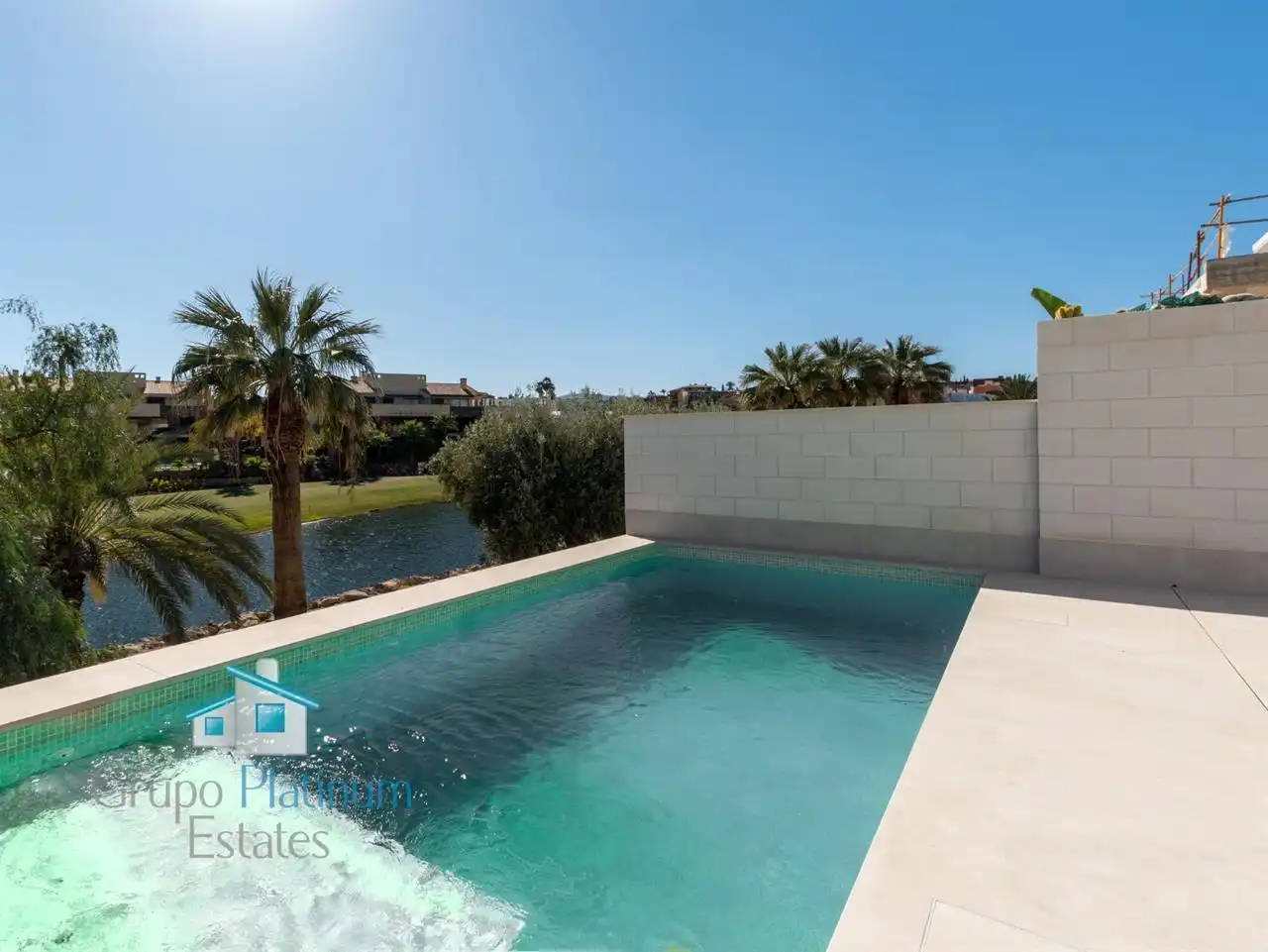 Villa mit Pool zum Verkauf in Golf Valle Este