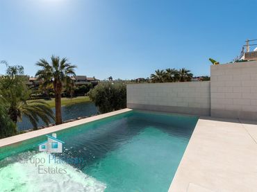 Villa mit Pool zum Verkauf in Golf Valle Este