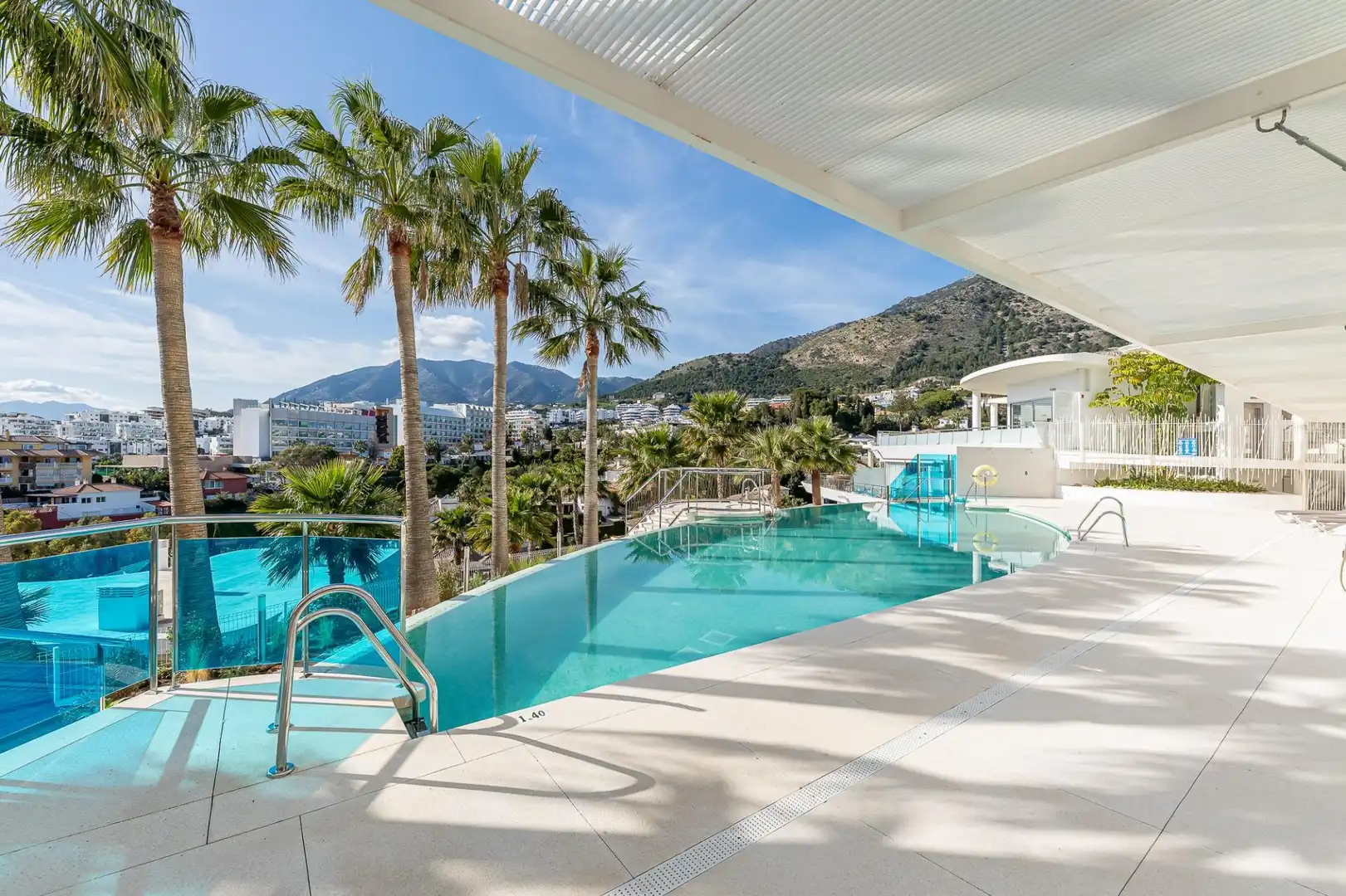 Piscina de Apartament en venda en Benalmádena amb Aire condicionat, Calefacció i Terrassa