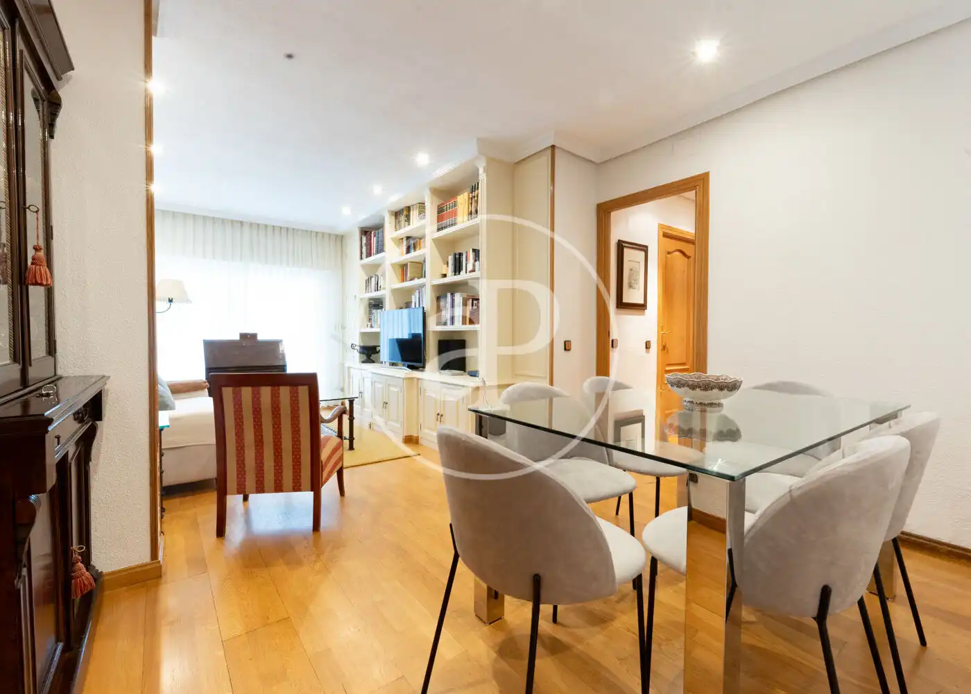 Flat for rent in Calle de María de Guzmán, Ríos Rosas - Nuevos Ministerios