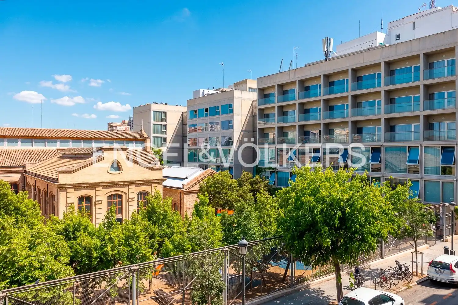 Vista exterior de Piso de alquiler en Valencia con Calefacción y Balcón