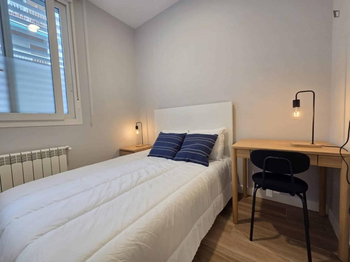 Schlafzimmer von Wohnungen zur Miete in  Madrid Capital mit Möbliert, Ofen und Waschmaschine