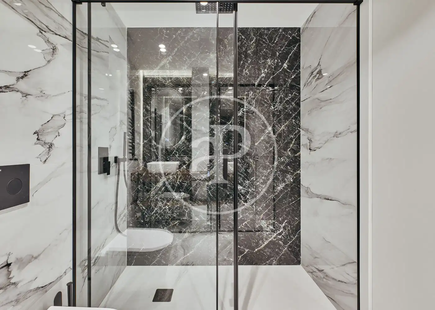 Bathroom of Flat for sale in Madrid  with Air Conditioner, Heating and Furnished