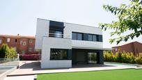 Vista exterior de Casa o xalet en venda en Sant Andreu de Llavaneres amb Aire condicionat, Terrassa i Piscina