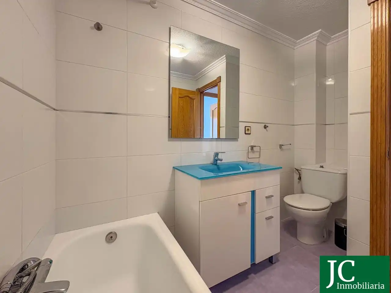 Badezimmer von Maisonette zum Verkauf in Colindres mit Heizung, Parkett und Terrasse