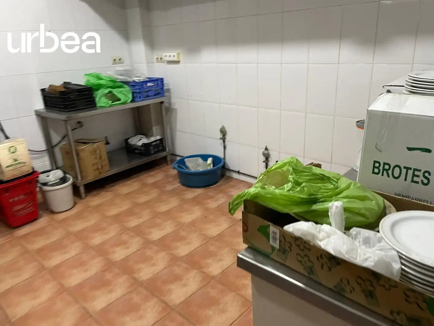 Cuina de Local en venda en Vélez-Málaga amb Aire condicionat i Terrassa