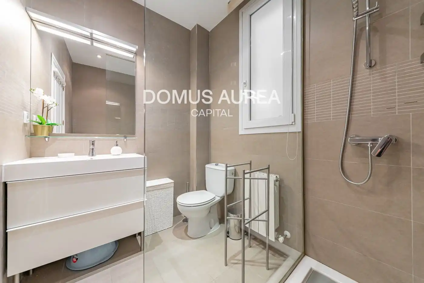 Badezimmer von Wohnung zur Miete in Madrid mit Klimaanlage, Heizung und Terrasse