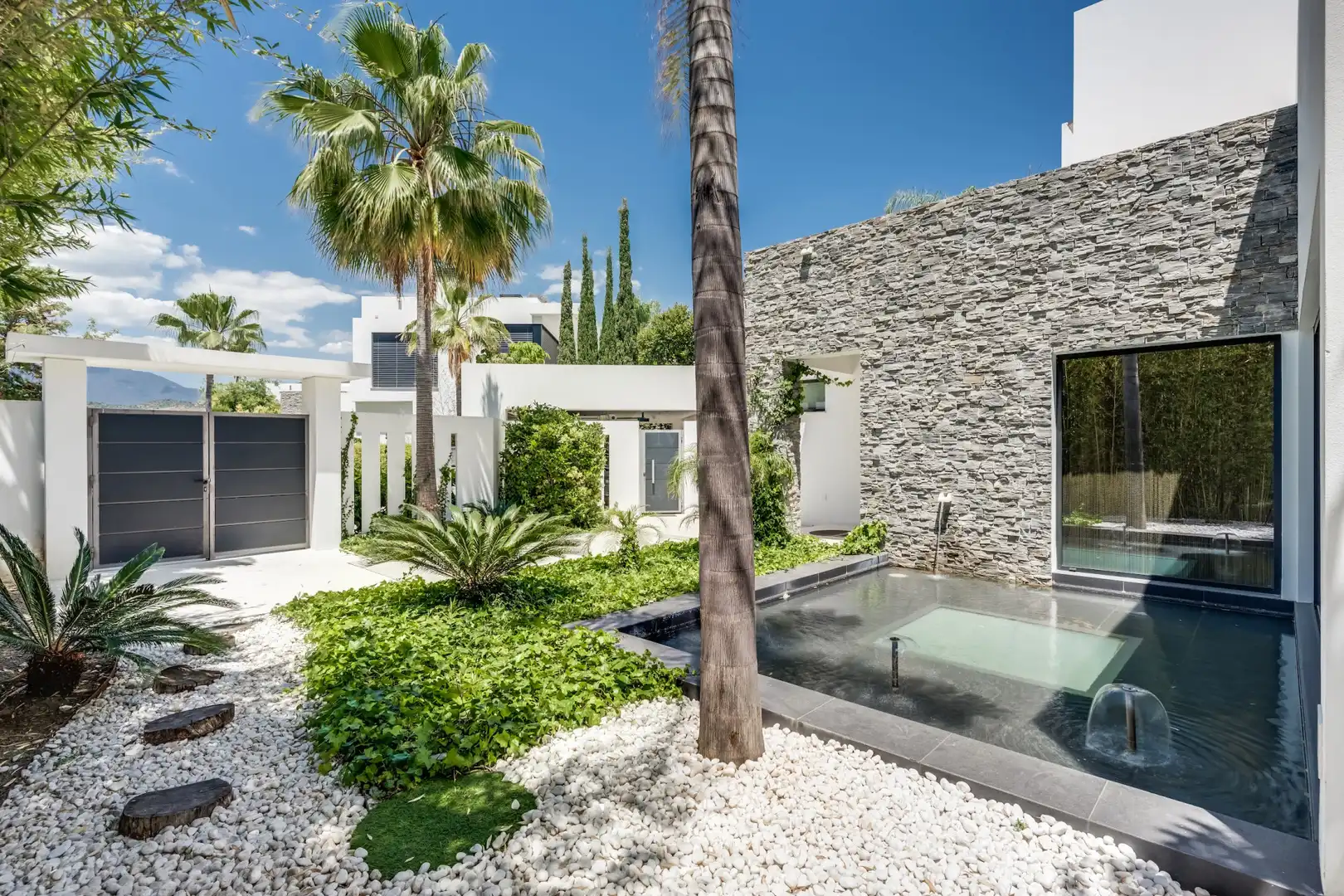 Garden of Houses for sale in Marbella  with Air Conditioner, Heating and Private garden