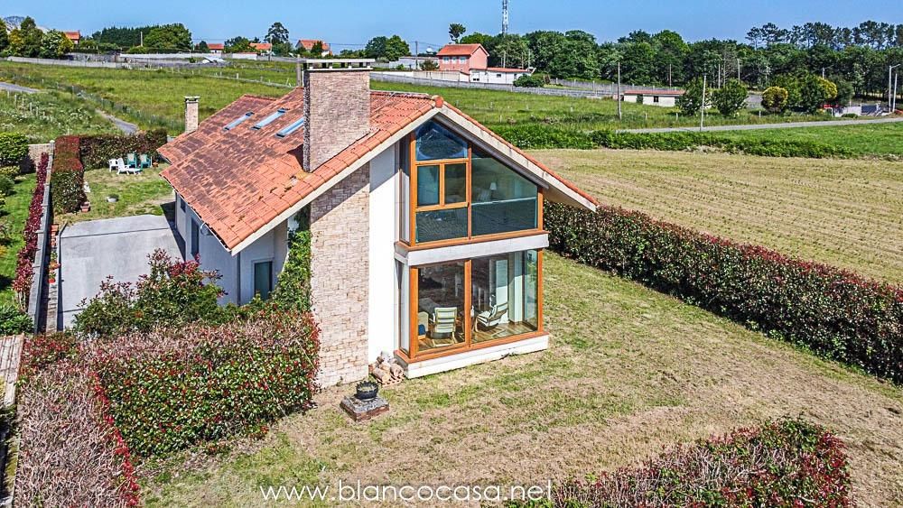 Vista exterior de Casa o chalet en venta en Carballo con Calefacción, Jardín privado y Trastero