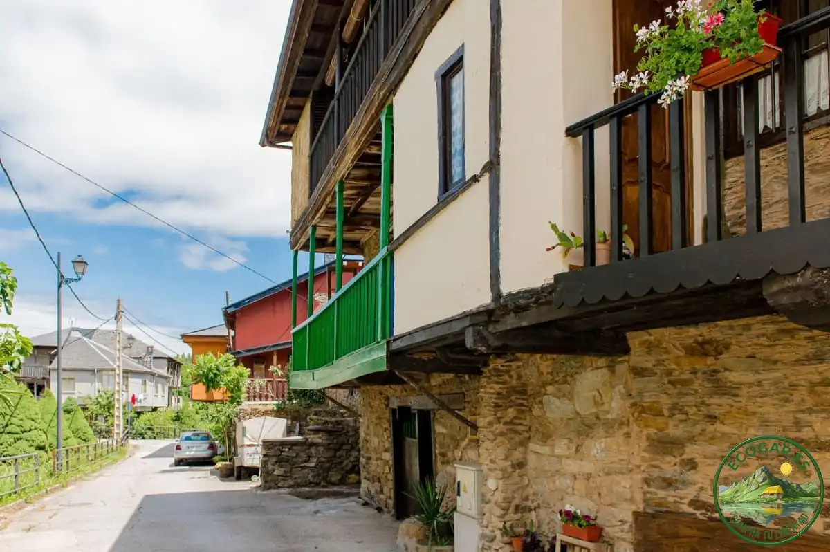Vista exterior de Casa o chalet en venta en Ponferrada con Calefacción, Parquet y Terraza