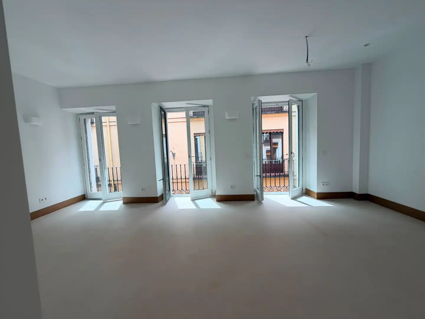 Living room of Flat for sale in Madrid  with Air Conditioner, Heating and Balcony