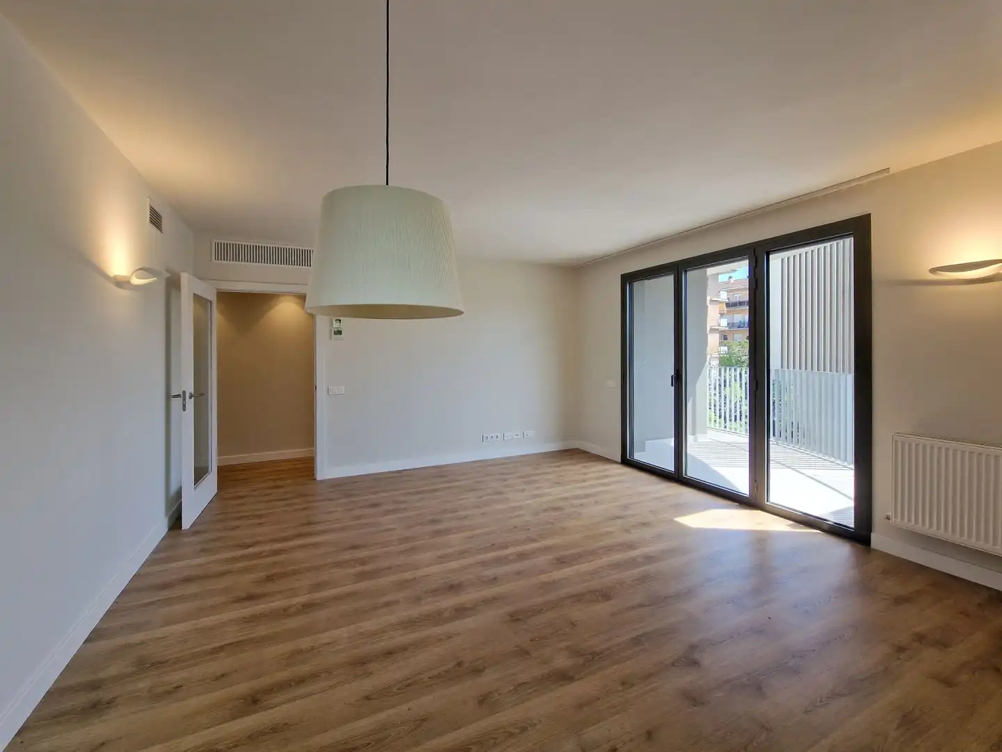 Living room of Flat for rent in Girona Capital  with Air Conditioner, Heating and Storage room
