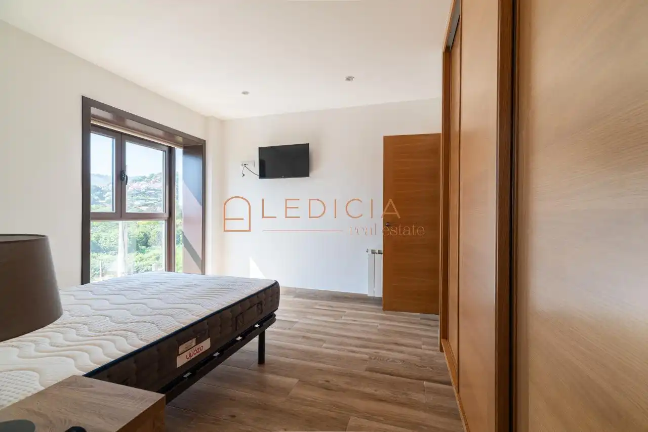 Bedroom of Houses for sale in Moaña  with Heating, Private garden and Swimming Pool
