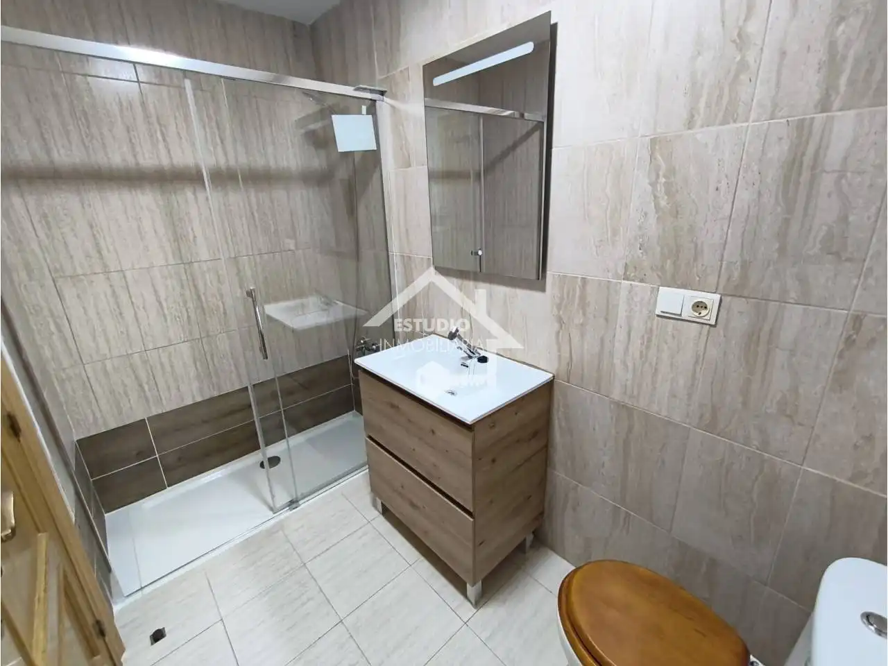 Baño de Piso en venta en Lodosa con Calefacción, Trastero y Balcón