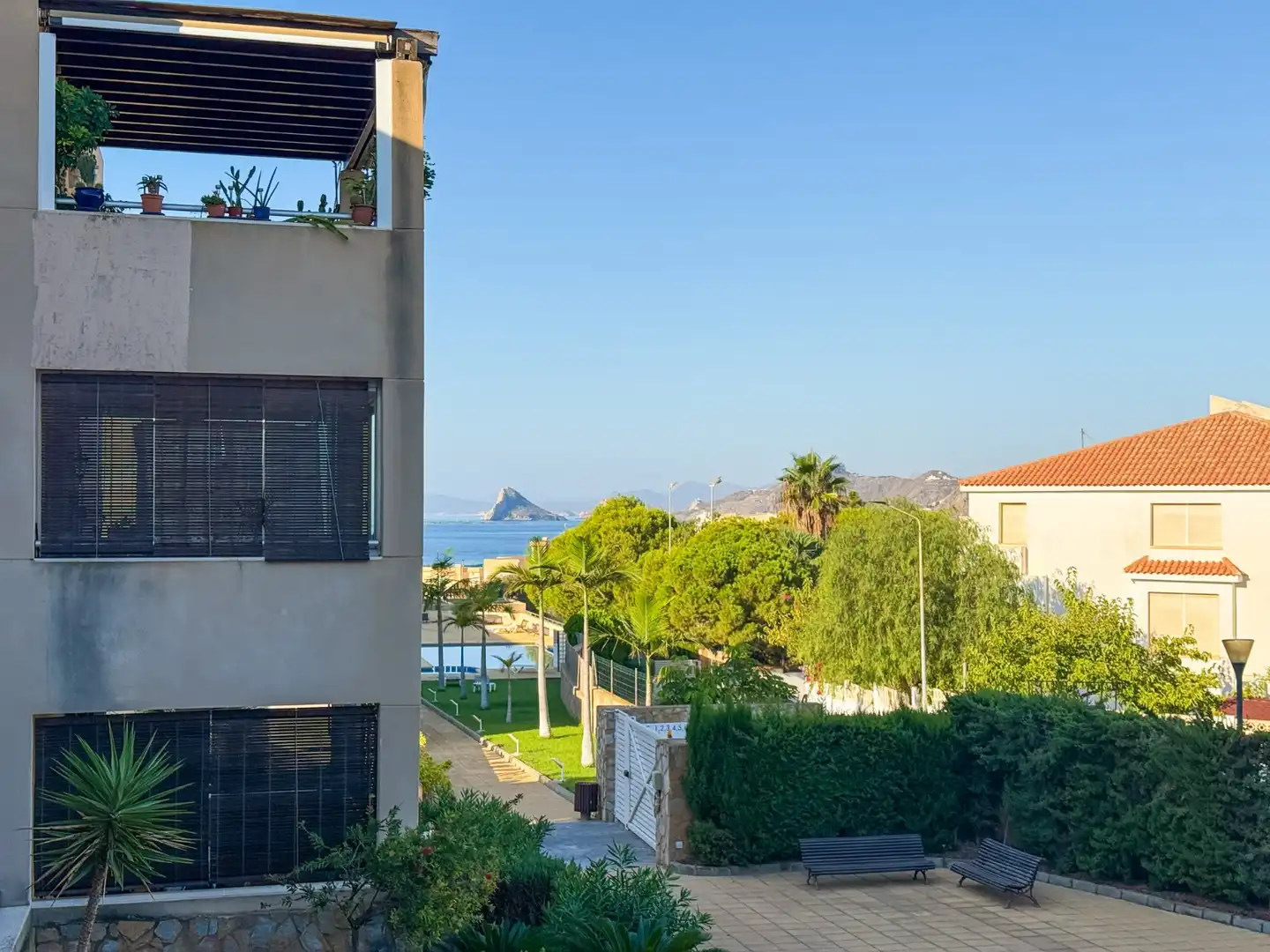 Vista exterior de Piso en venta en Águilas con Terraza, Trastero y Piscina