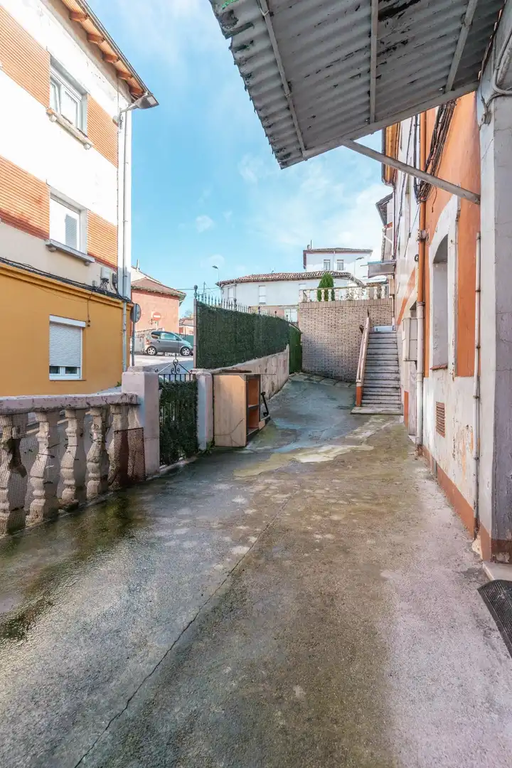 Gebäude zum Verkauf in Calle de Valentín Ochoa, 4, La Felguera