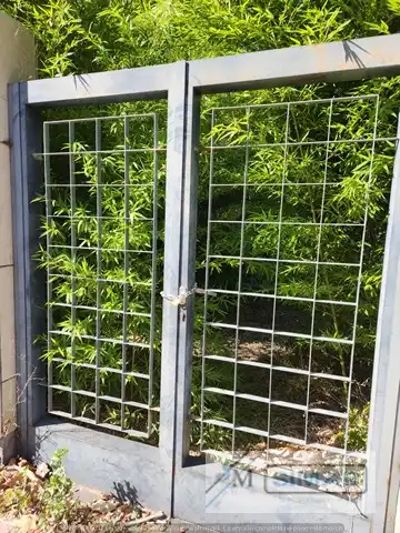 Garten von Fabrikhallen zum Verkauf in Torrijos