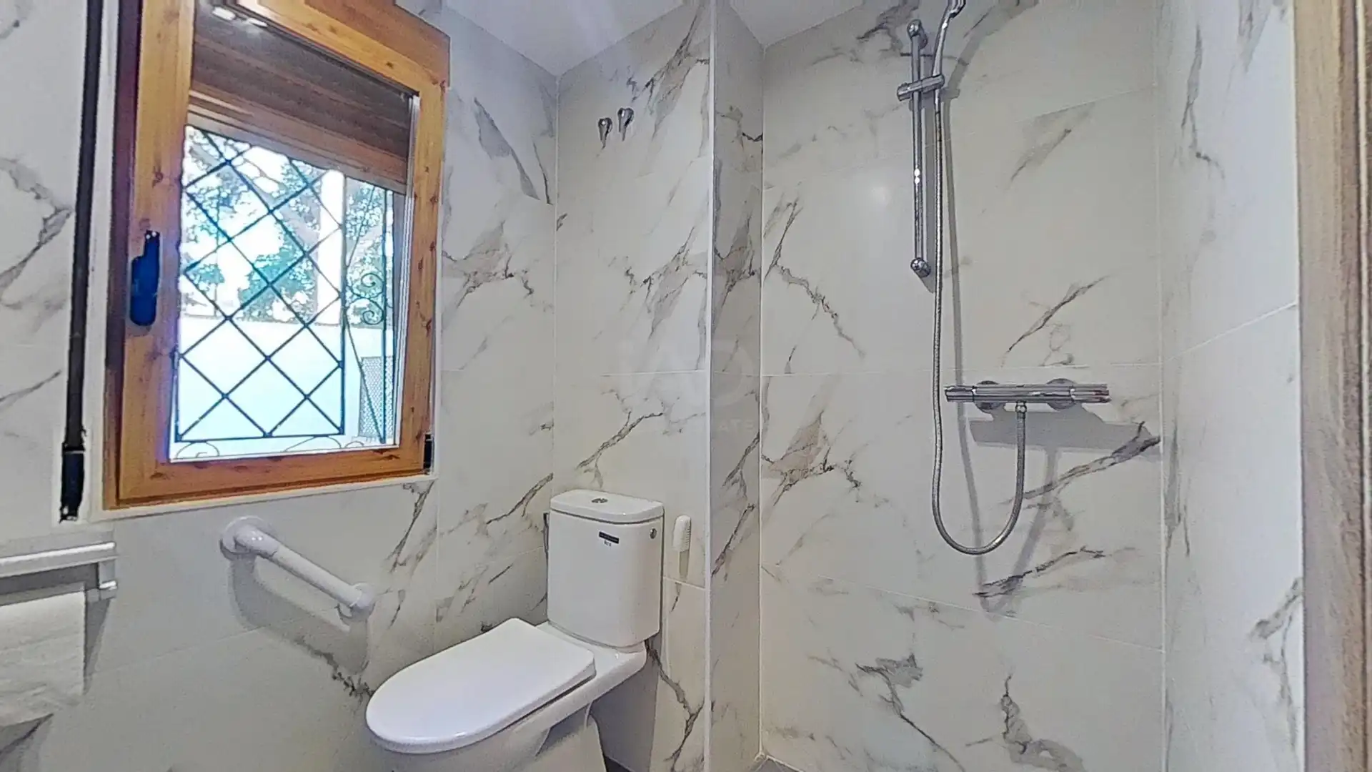 Badezimmer von Einfamilien-Reihenhaus zum Verkauf in Benicasim / Benicàssim mit Klimaanlage und Heizung